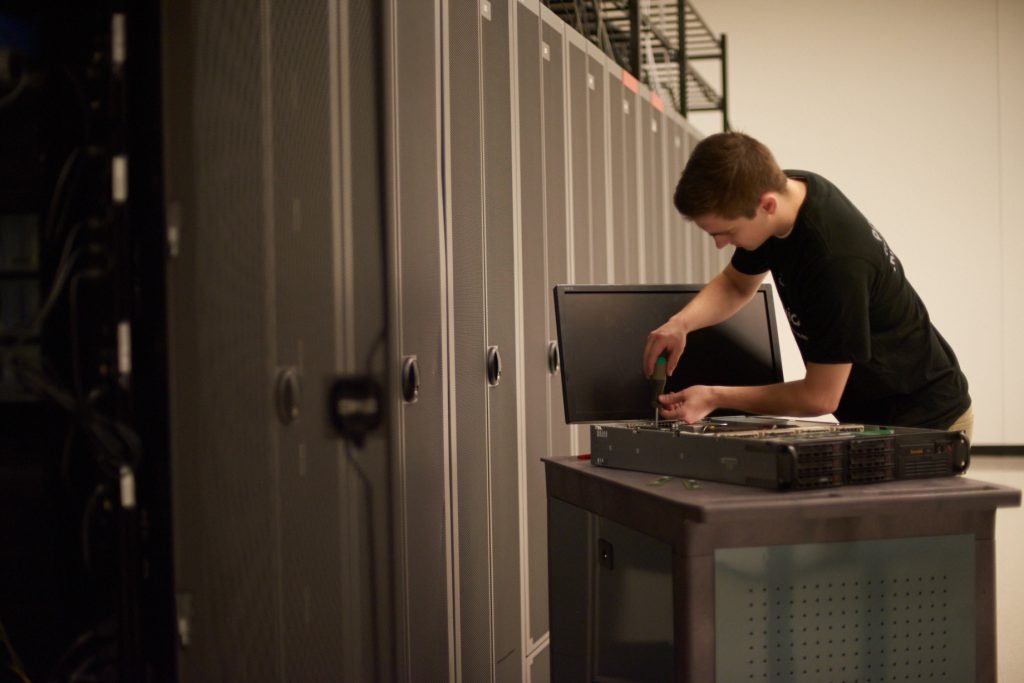 24/7/365 Technicy poziomu 3 na miejscu